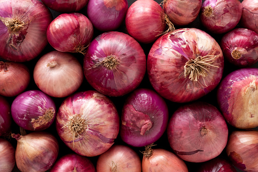 Top view of regular red onions