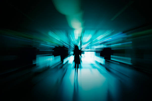 abstrakte silhouetten von menschen im blue corridor, bewegungsunschärfe - london england vanishing point underground diminishing perspective stock-fotos und bilder