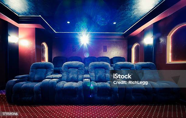 Foto de Home Theater Quarto Com Lens Flare e mais fotos de stock de Sistema de Entretenimento - Sistema de Entretenimento, Cinema, Filme cinematográfico