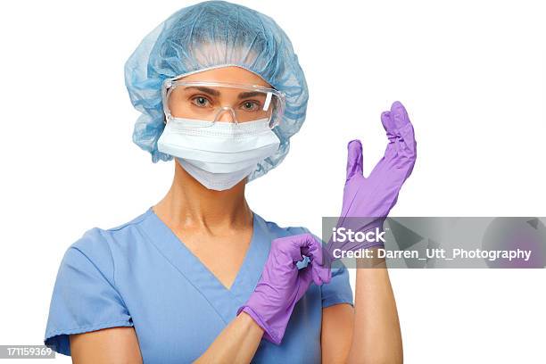 Krankenschwester In Schützende Bekleidung Blick In Die Kamera Stockfoto und mehr Bilder von Krankenpflegepersonal