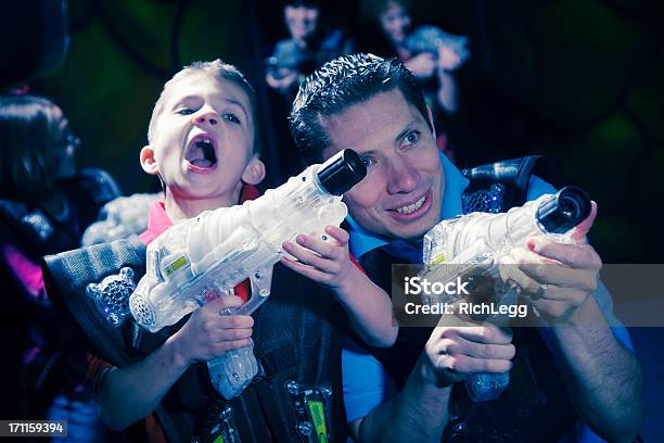 Laser Tag - Fotografie stock e altre immagini di Laser - Laser, Acchiappino, Bambino