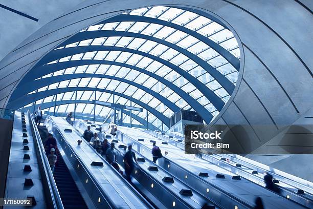 Ubahnstation Rolltreppen Canary Wharf London England Stockfoto und mehr Bilder von Rolltreppe