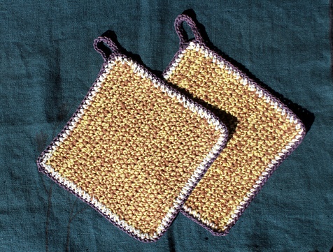 Self-crocheted potholders made from pure cotton yarn. They are perfect for your own use and for small gifts for birthdays or Christmas or as a souvenir.