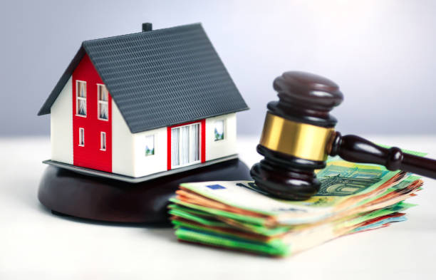 istock Real estate auction 1711916010