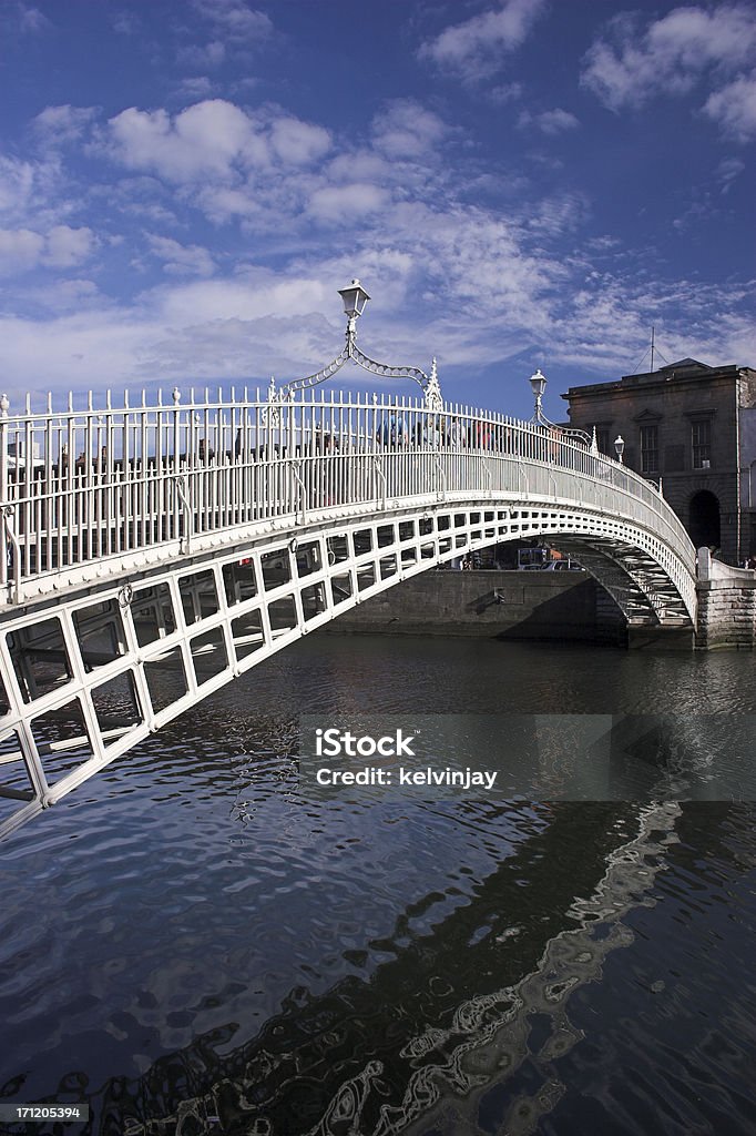 На Мост Полпенни Dublin - Стоковые фото Мост роялти-фри