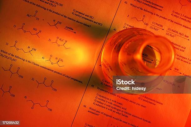 Insight - Fotografias de stock e mais imagens de Amostra Médica - Amostra Médica, Artigo de Vidro de Laboratório, Balão - Artigo de Vidro de Laboratório