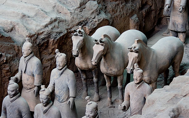 Terracotta Warriors 3 A group of the army of 7000 Terracotta Warriors founnd by farmers in 1974 in Xian, China. qin dynasty stock pictures, royalty-free photos & images