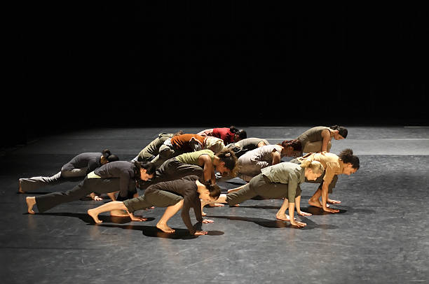 moderno dança - theatrical performance ballet stage theater dancing imagens e fotografias de stock