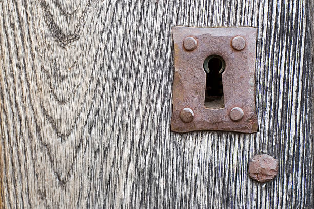 key trou - keyhole lock door antique photos et images de collection