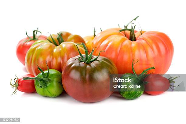 Tomate Heirloom - Fotografias de stock e mais imagens de Tomate Heirloom - Tomate Heirloom, Fundo Branco, Tomate