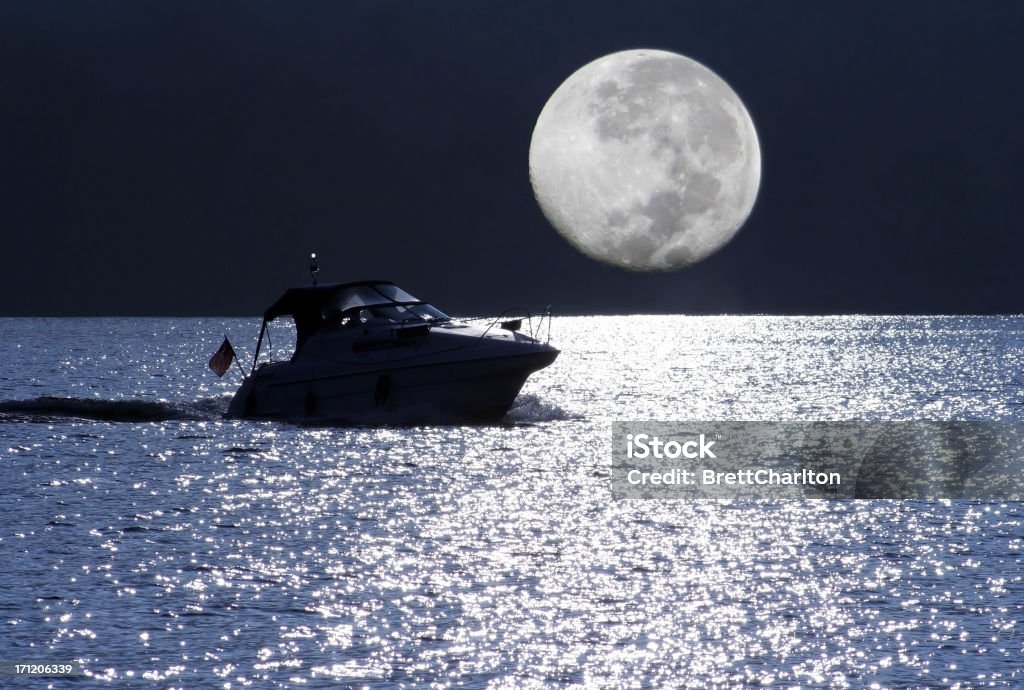 Crociera di luna - Foto stock royalty-free di Yacht