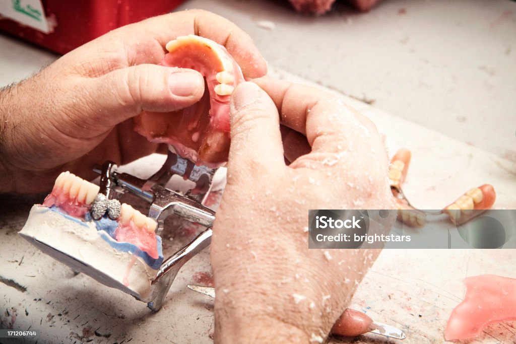 Herstellung von dental prosthesis - Lizenzfrei Arbeiten Stock-Foto