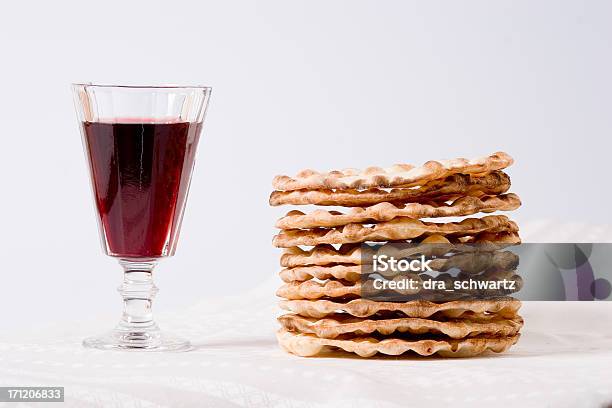 Matzoh - Fotografias de stock e mais imagens de Seder - Seder, Pão matzo, Vinho