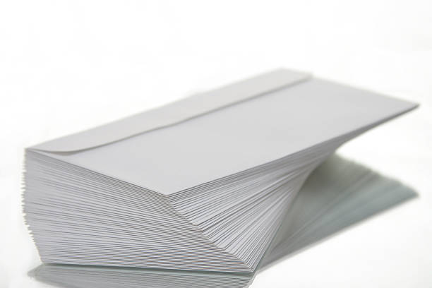 стопка конвертов - envelope opening stack open стоковые фото и изображения