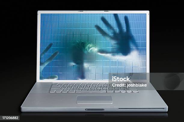 Überarbeitete Stockfoto und mehr Bilder von Computerbildschirm - Computerbildschirm, Gefangen, Gefängnis