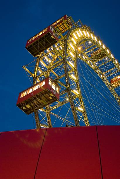 prater riesenrad - wiener wurstelprater stock-fotos und bilder