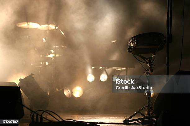 Foto de Drumms No Palco e mais fotos de stock de Amplificador - Amplificador, Aprender, Arte, Cultura e Espetáculo