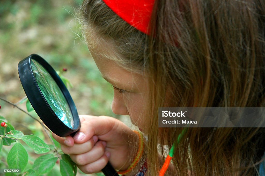 La Nature Détective - Photo de Enfant libre de droits