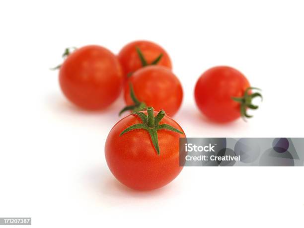 Pomodori Ciliegini - Fotografie stock e altre immagini di Piccolo - Piccolo, Pomodoro, Pomodoro ciliegino