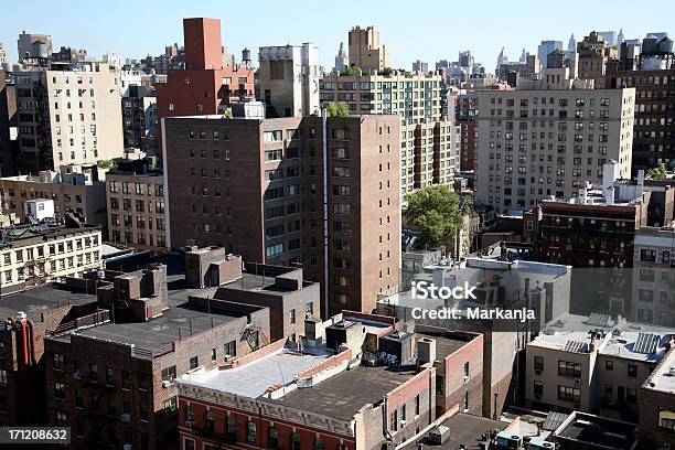 Piso Superior En La Ciudad De Nueva York Foto de stock y más banco de imágenes de Arquitectura - Arquitectura, Avenida, Azul