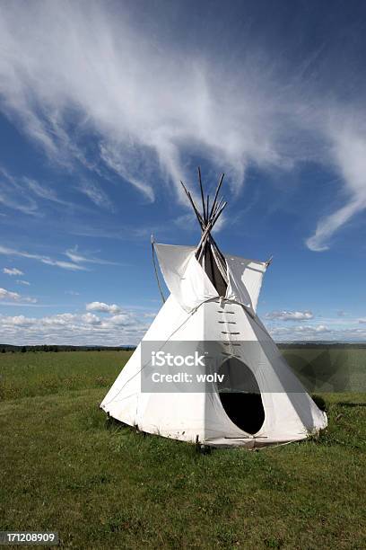 Tipi Serie Uno Foto de stock y más banco de imágenes de Azul - Azul, Blanco - Color, Camping