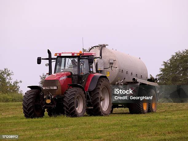 Trabalho Agrícola - Fotografias de stock e mais imagens de Adubo - Equipamento Agrícola - Adubo - Equipamento Agrícola, Agricultura, Líquido