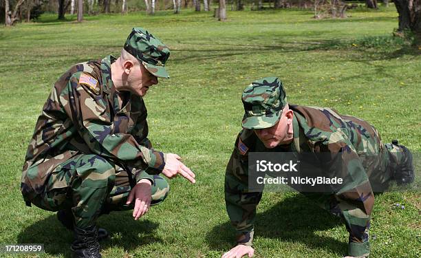 Bei Pushups Stockfoto und mehr Bilder von Liegestütze - Liegestütze, Militärische Einsatzkräfte, Anaerobes Training