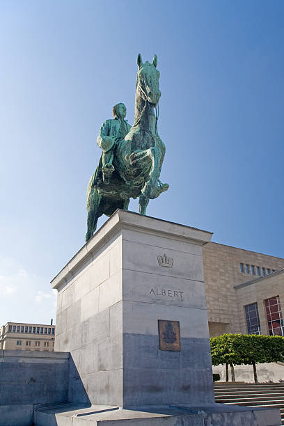 statue of king albert 1st in brussels - 比利時皇室 個照片及圖片檔