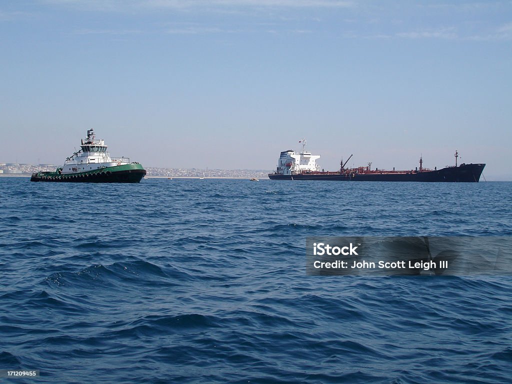 Tug e Nave cisterna - Foto stock royalty-free di Affari