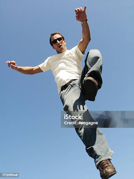 Chico Funky Foto de stock y más banco de imágenes de Bailar - Bailar, Vista de ángulo bajo, Cielo