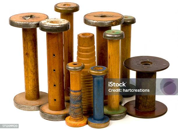 Foto de Antigo Spools De Madeira e mais fotos de stock de Algodão - Material Têxtil - Algodão - Material Têxtil, Bobina, Antiguidade