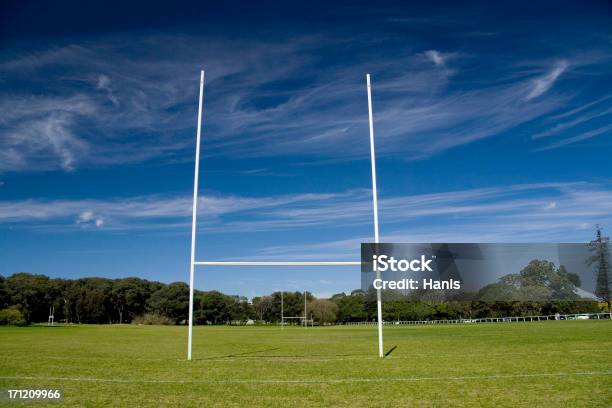 Campo De Rugby Adelante Foto de stock y más banco de imágenes de Rugby - Deporte - Rugby - Deporte, Palo - Objeto fabricado, Poste de madera