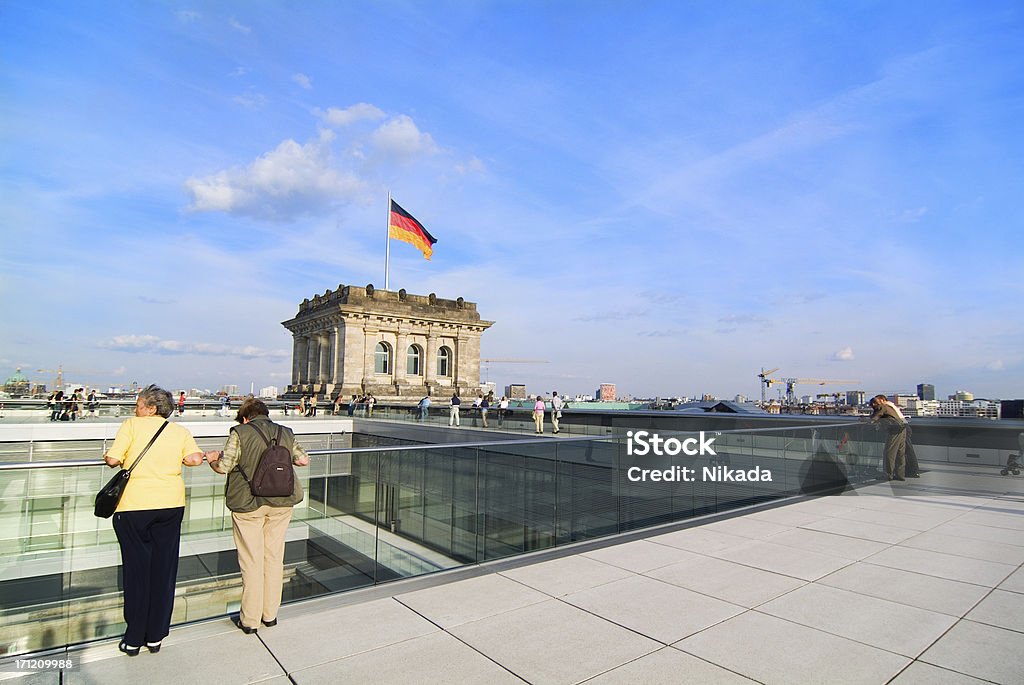 Flaga Niemiec na Reichstagu - Zbiór zdjęć royalty-free (Architektura)