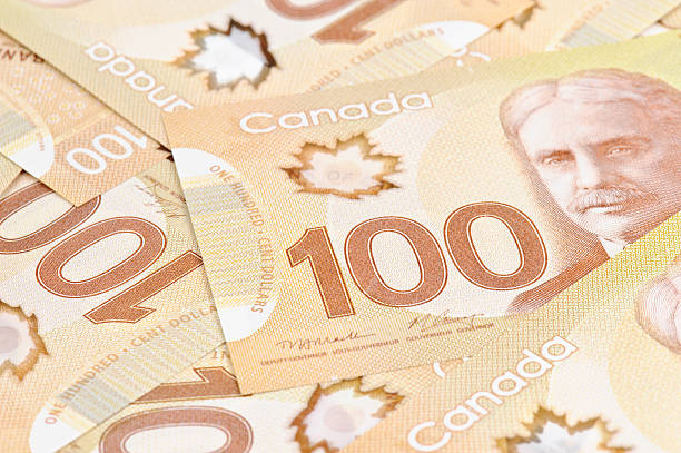 istock Canadian 100 Hundred Dollar Bills 171210065