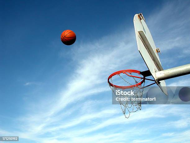 Airball Stockfoto und mehr Bilder von Aktivitäten und Sport - Aktivitäten und Sport, Am Rand, Basketball
