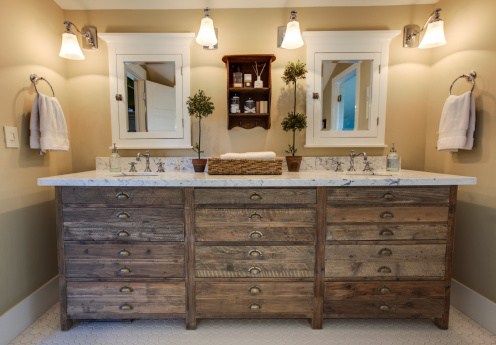 A shot of a modern bathroom.