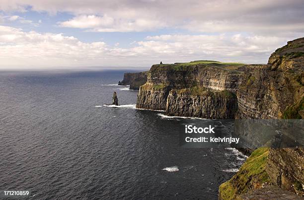 Cliffs Of Moher Stockfoto und mehr Bilder von Abenddämmerung - Abenddämmerung, Alt, Atlantik