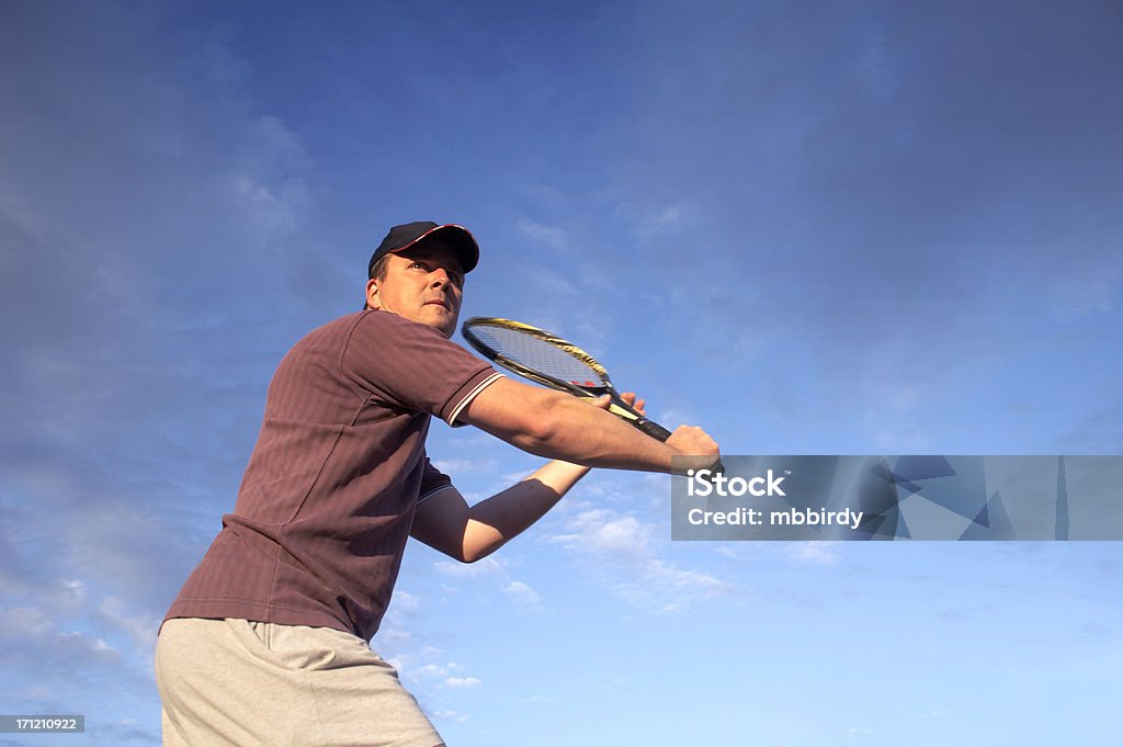 テニス選手ウェイティングボール、純額 - テニスのロイヤリティフリーストックフォト