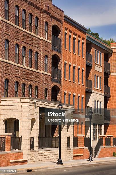 Novo Luxo Condo Unidades Tijolo Brownstone Casas Stillwater Minnesota - Fotografias de stock e mais imagens de Alto - Descrição Física