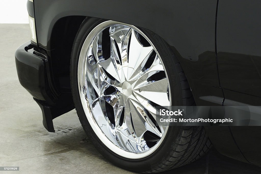 22-inches of Bling! Huge, chrome-plated, custom wheel on a custom truck. Canon 20D, 70-200mm lens, studio lights, tripod. Pick-up Truck Stock Photo