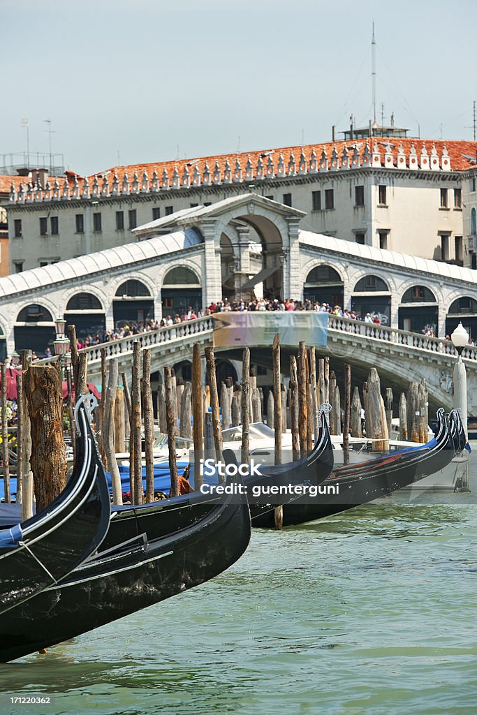 Gondolas em frente Ponte Rialo, grande Canal, Veneza - Royalty-free Canal - Água Corrente Foto de stock