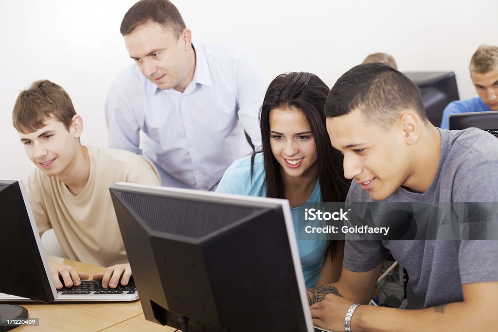 Computador classe na escola. - Foto de stock de Adolescente royalty-free