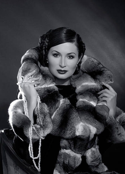 istock Old Hollywood style.Woman with necklace. 171220754