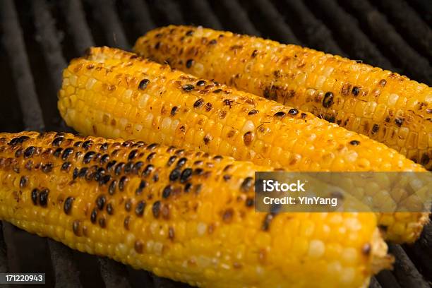 Mais Alla Griglia Su Cob Sulla Griglia Per Barbecue Estate Verdura Grill - Fotografie stock e altre immagini di Alimentazione sana