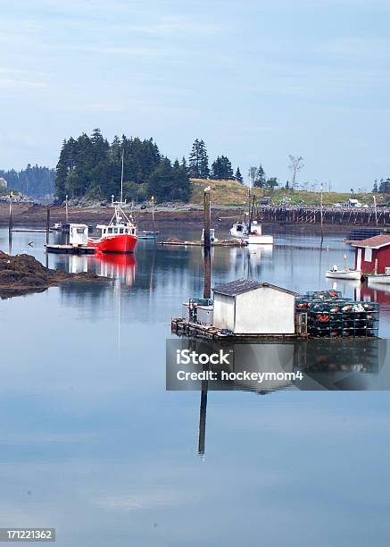 Deer Island Chiatta E Imbarcazioni Riflesso - Fotografie stock e altre immagini di Canada - Canada, Deer Island, A mezz'aria