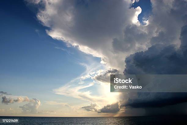 Tormenta Tropical Foto de stock y más banco de imágenes de Agua - Agua, Aire libre, Ambiente atmosférico