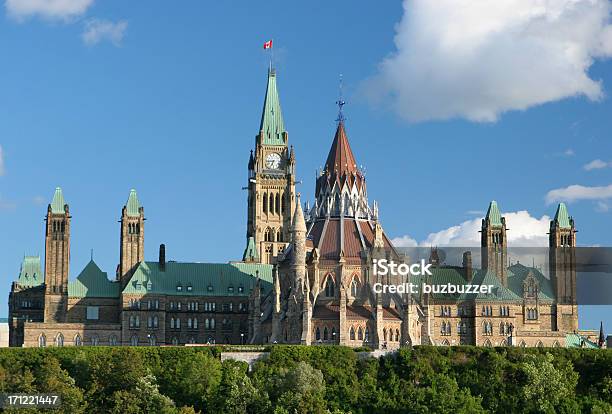Парламент Канады В Оттаве Город — стоковые фотографии и другие картинки Канада - Канада, Здание парламента, Парламентский холм - Оттава
