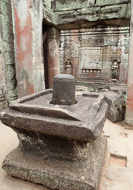 Lingam and Yoni in Angkor Vat, Cambodia "Lingam, or linga, is an upright stone, often phallic in appearance, classical representation of Shiva.Yoni designate the female genital organs.Their union represents the entire world." lingam yoni stock pictures, royalty-free photos & images