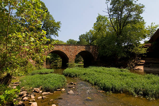 stone bridge en campos de batalla de manassas - manassas war famous place park fotografías e imágenes de stock