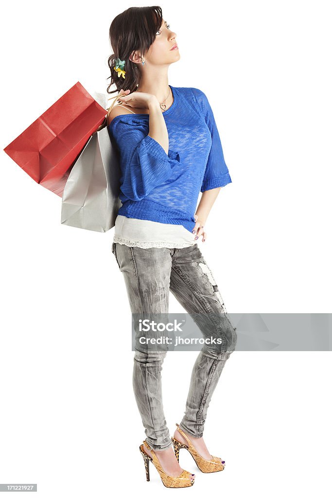 Posé de jeune femme avec des sacs en papier - Photo de Adulte libre de droits